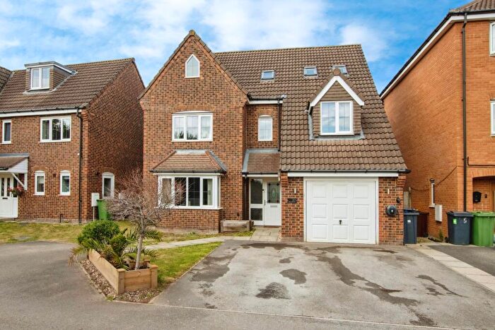 5 Bedroom Detached House For Sale In Woodland Drive, Leeds, LS10