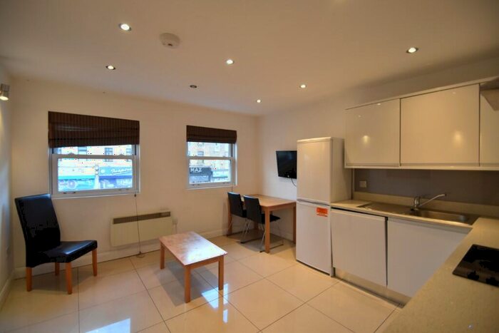 2 Bedroom Apartment To Rent In Commercial Road, London, E1