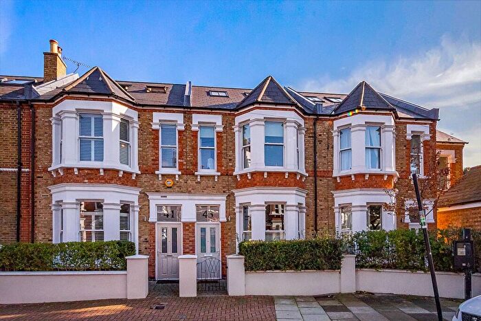 4 Bedroom Semi Detached House To Rent In Forthbridge Road, Battersea, London, SW11