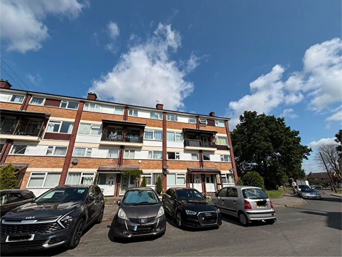 3 Bedroom Flat To Rent In Lambscote Close, Shirley, B90