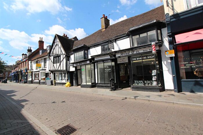 3 Bedroom Flat To Rent In Sun Street, Hitchin, Hertfordshire, SG5