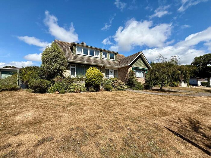 4 Bedroom Chalet For Sale In Abingdon Drive, Highcliffe On Sea, BH23