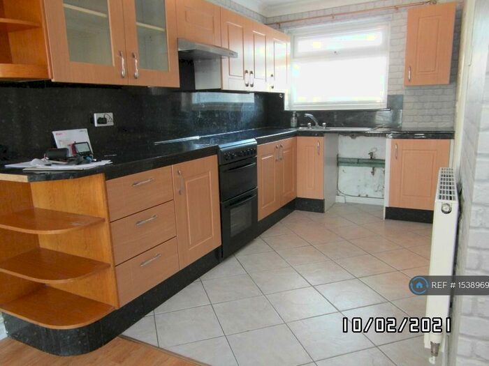 3 Bedroom Terraced House To Rent In Links Walk, Newcastle Upon Tyne, NE5