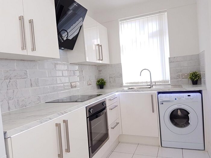 2 Bedroom Flat To Rent In Edge Grove, Liverpool, L7