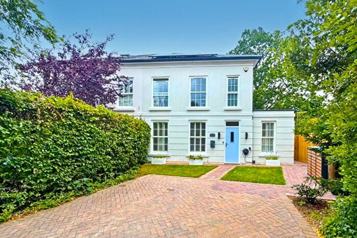 5 Bedroom Semi-Detached House To Rent In Churchill Close, Redhill, RH1