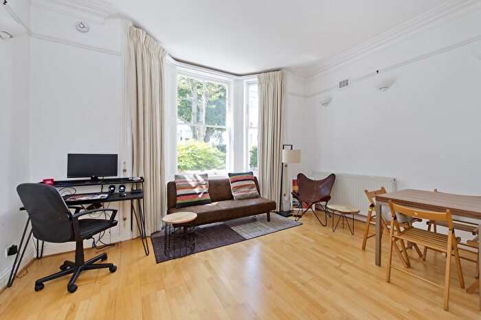 2 Bedroom Flat To Rent In Colville Gardens, London, W11