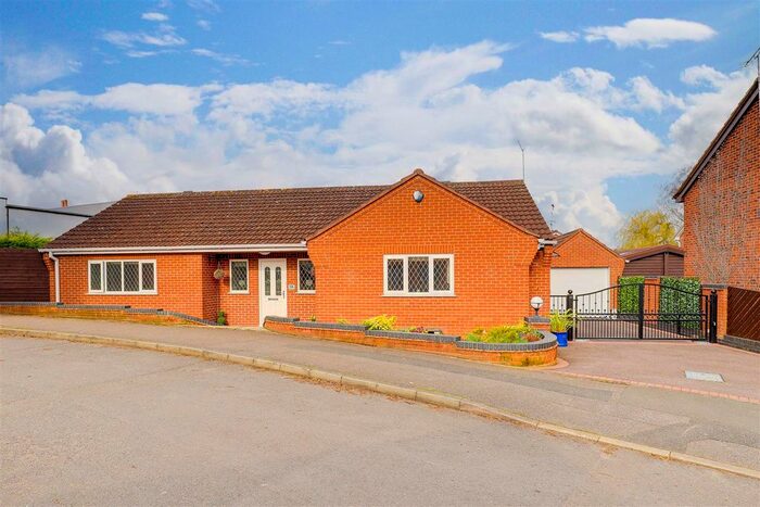3 Bedroom Detached Bungalow For Sale In Blenheim Avenue, Lowdham, Nottinghamshire, NG14