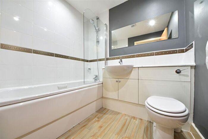2 Bedroom Flat To Rent In Coach House Mews, Coventry Road, Warwick, CV34