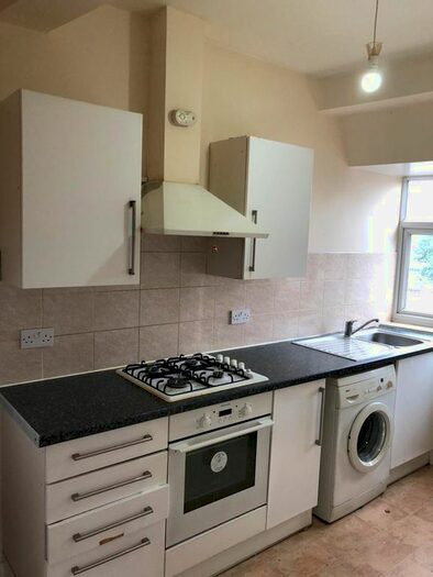 2 Bedroom Flat To Rent In Greenlane, Dagenham, RM8