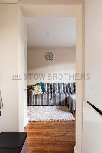 1 Bedroom Flat To Rent In Wigram Road, Wanstead, E11