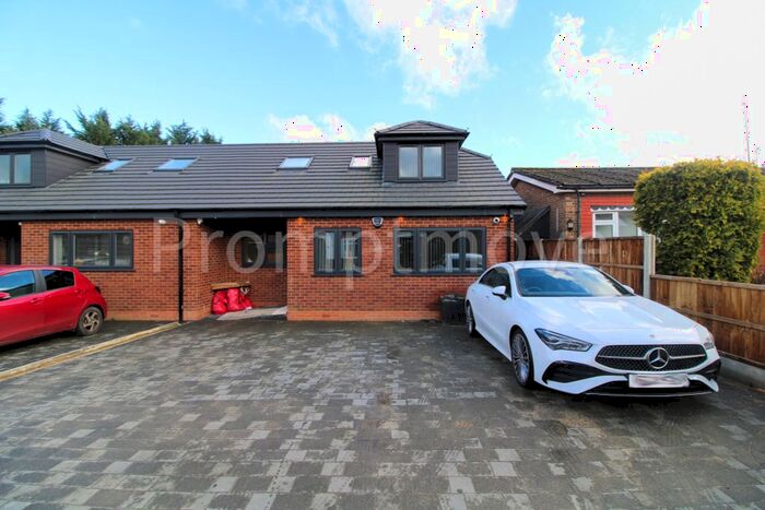 3 Bedroom Property To Rent In The Pleasance, Harpenden, AL5