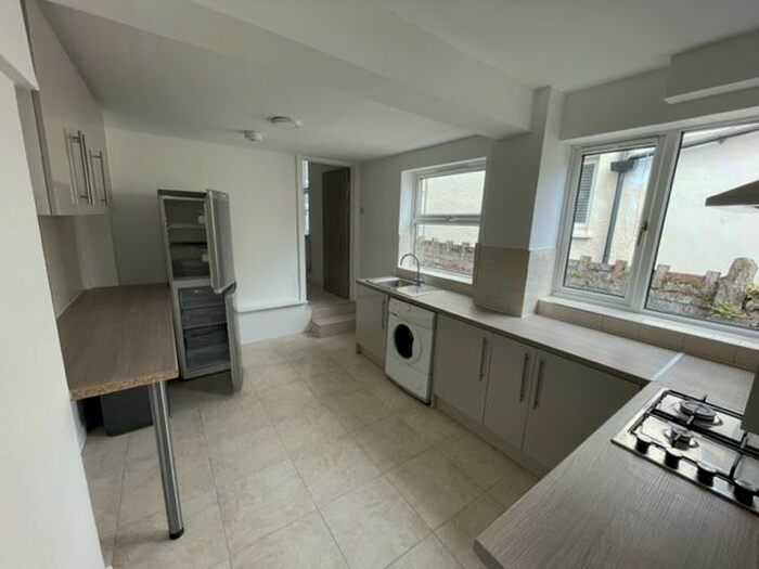 2 Bedroom Flat To Rent In Tewkesbury Street, Cardiff, CF24