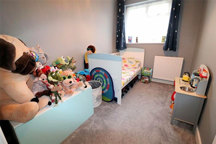 3 Bedroom Terraced House For Sale In Myrtle Close, Erith, DA8