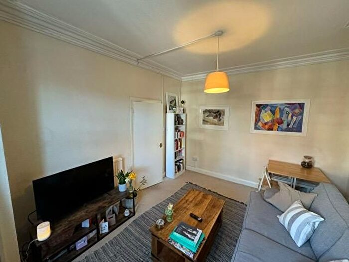 2 Bedroom Flat To Rent In Cromwell Road, Wimbledon, SW19