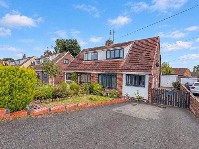 2 Bedroom Semi-Detached Bungalow For Sale In Ouzlewell Green, Lofthouse, Wakefield, WF3
