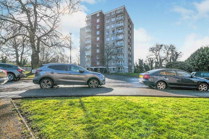 2 Bedroom Flat To Rent In Basinghall Gardens, Sutton, Surrey, SM2