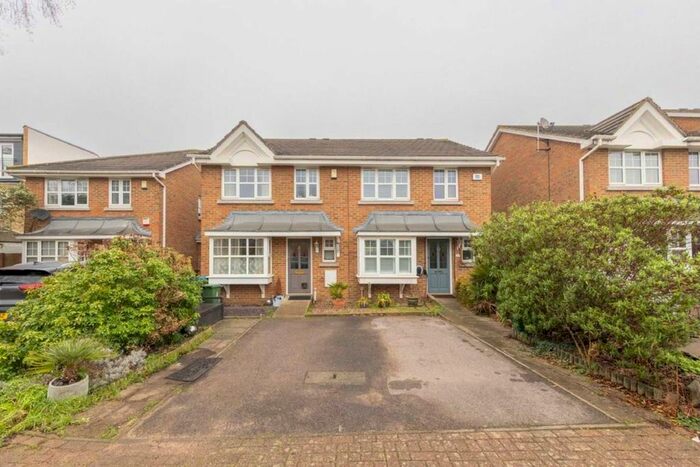 3 Bedroom Detached House To Rent In Sunlight Close, London, SW19