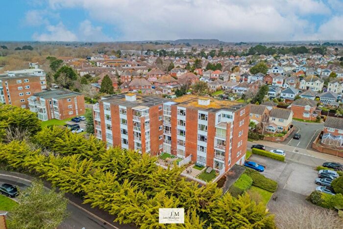 2 Bedroom Apartment For Sale In Fairway Drive, Christchurch, Dorset, BH23