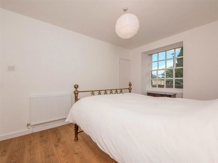 2 Bedroom Flat To Rent In Canongate, Edinburgh, EH8
