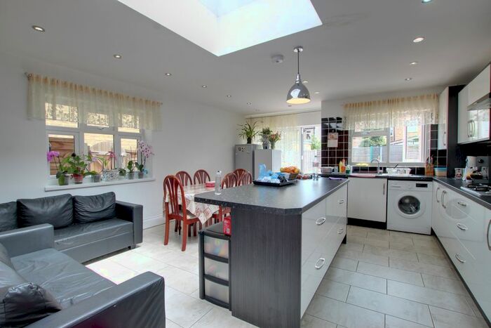 5 Bedroom Terraced House To Rent In Garner Road, Walthamstow, London, E17