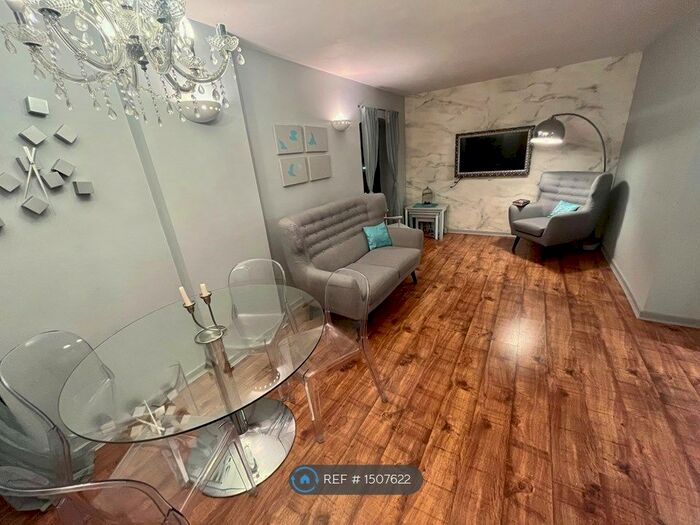 3 Bedroom Flat To Rent In Royal Docks, London, E16