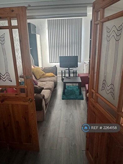 2 Bedroom Terraced House To Rent In Barringtonstreet, Manchester, M11