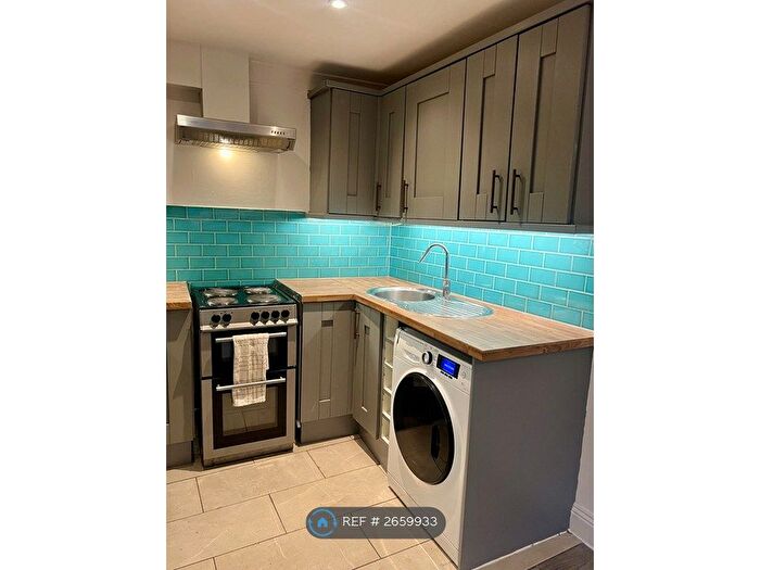 2 Bedroom Flat To Rent In Sea Road, Boscombe, Bournemouth, BH5