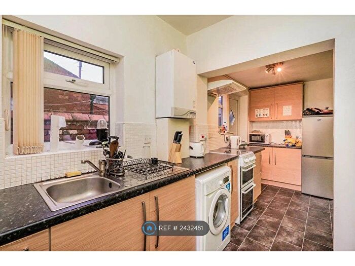 3 Bedroom Terraced House To Rent In Salford, Salford, M6