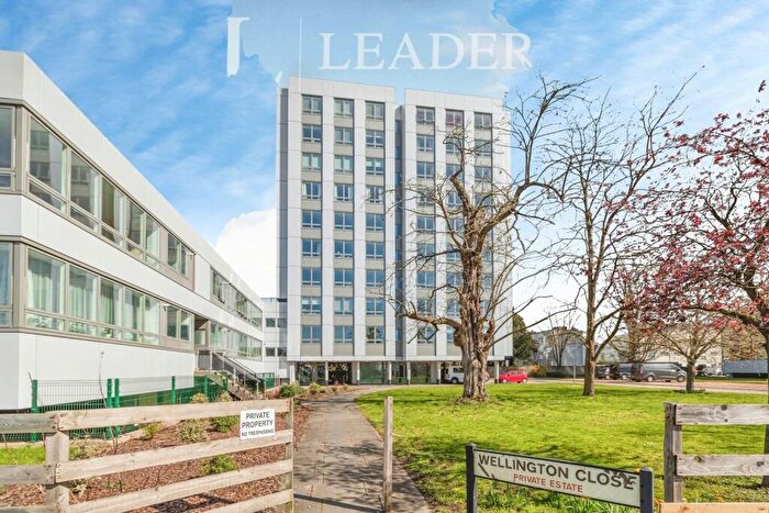2 Bedroom Flat To Rent In Wellington Close, Walton-on-Thames, KT12