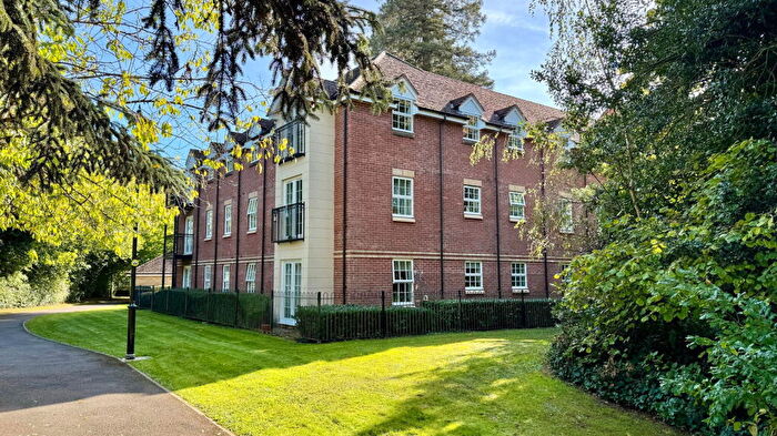 2 Bedroom Flat For Sale In Brunel Court, Old College Road, Newbury, RG14