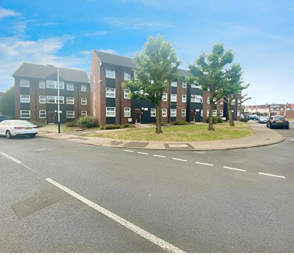 1 Bedroom Flat To Rent In Veronica Close, Romford, RM3