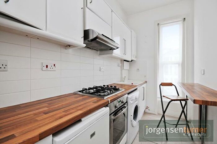 2 Bedroom Flat To Rent In Brondesbury Villas, Queens Park, NW6