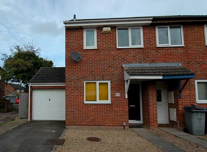 2 Bedroom End Of Terrace House To Rent In Spencer Close, SN12