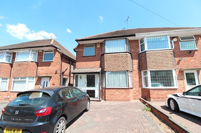 3 Bedroom Semi-Detached House For Sale In Wichnor Road, Solihull, West Midlands, B92