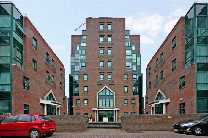 1 Bedroom Flat To Rent In Aegon House, Lanark Square, Canary Wharf, South Quay, Crosshabour, London, E14