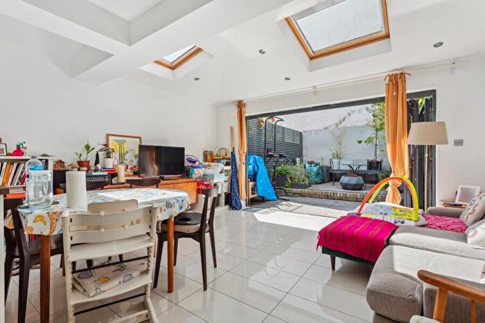 2 Bedroom Apartment To Rent In Shenley Road, SE5