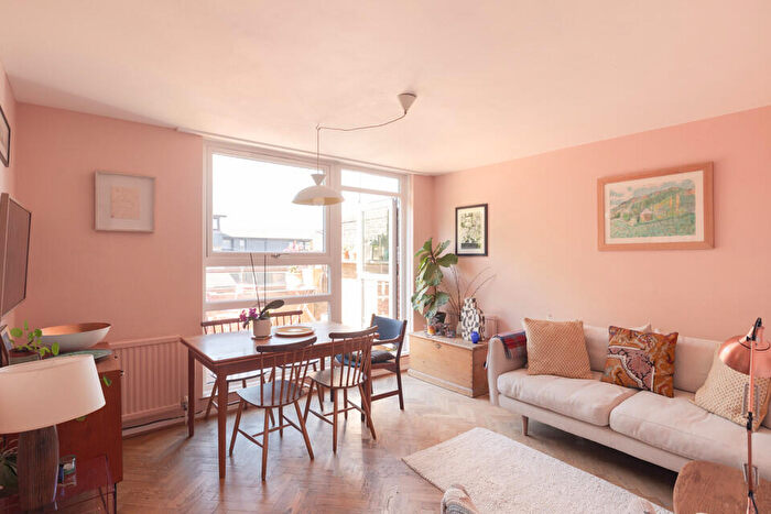 2 Bedroom Flat For Sale In Huguenot Square, Peckham, London, SE15