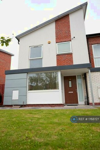 3 Bedroom End Of Terrace House To Rent In Carbis Avenue, Manchester, M11