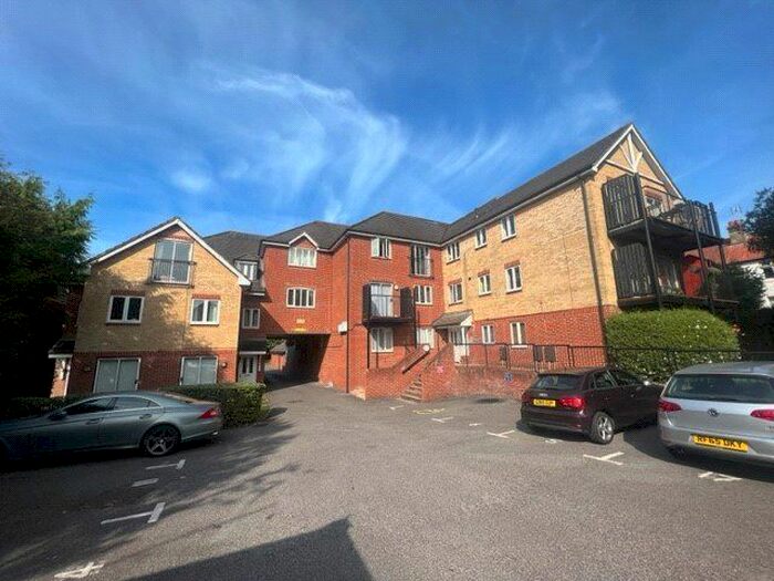 1 Bedroom Flat To Rent In Midanbury Lane, Southampton, Hampshire, SO18