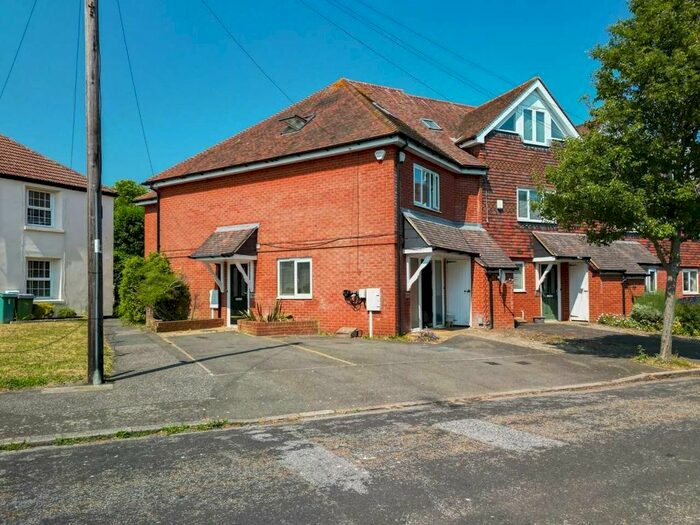 2 Bedroom Flat To Rent In Plain Road, Folkestone, Kent, CT20