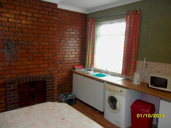 2 Bedroom Flat To Rent In Bristol Road South, Birmingham, B31