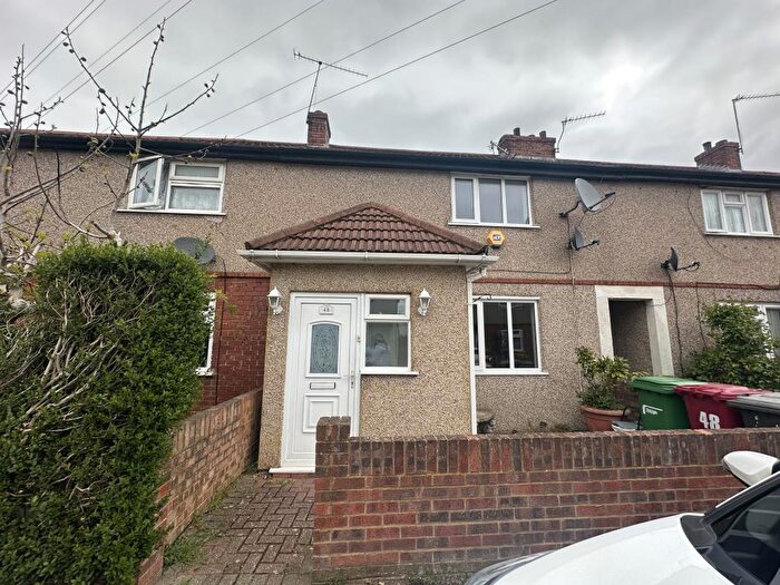 3 Bedroom Semi Detached House For Sale In Slough, , Slough, Berkshire, SL2