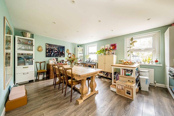 3 Bedroom Flat For Sale In Harrow Road, Maida Vale, W9
