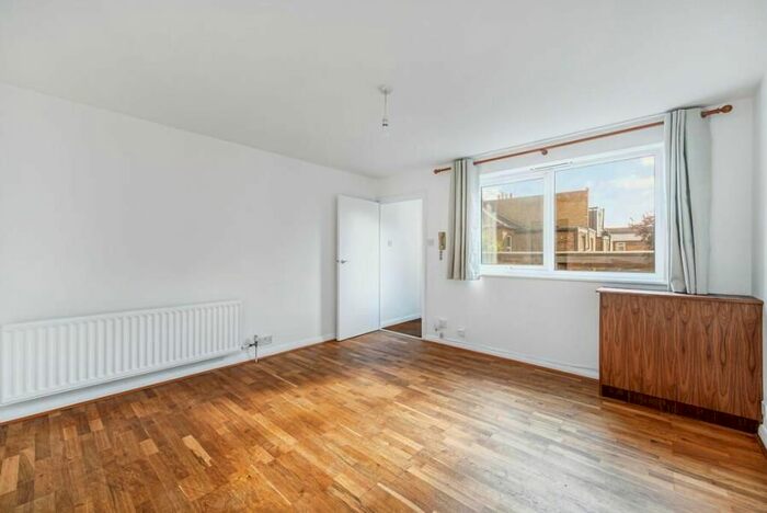 2 Bedroom Flat To Rent In Northfield Avenue, London, W13