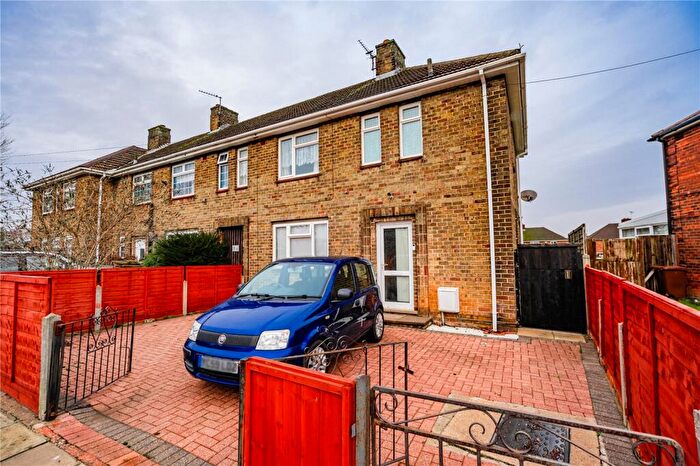 3 Bedroom End Of Terrace House For Sale In Milton Road, Grimsby, Lincolnshire, DN33