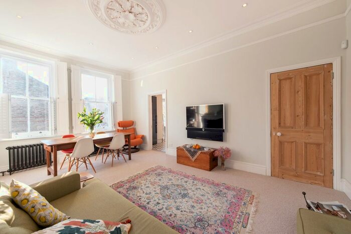 2 Bedroom Flat To Rent In Belsize Avenue, London, NW3