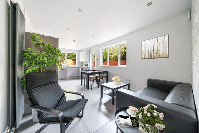 1 Bedroom Apartment To Rent In Amersham Road, New Cross, SE14