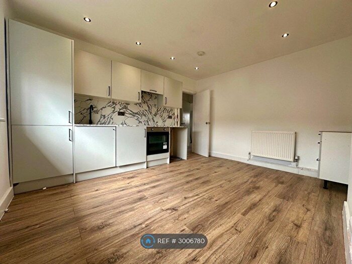2 Bedroom Flat To Rent In Denton Road, Welling, DA16