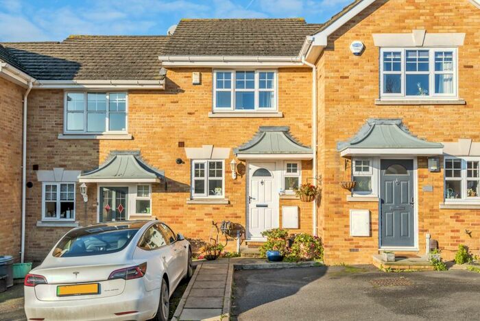 2 Bedroom Terraced House To Rent In Farrier Close Bromley, BR1