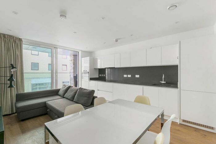 2 Bedroom Flat To Rent In Globe View House, - Blackfriars Road, SE1